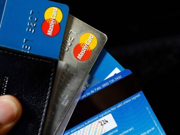 Obtenha hoje mesmo 4 cartões de crédito sem anuidade