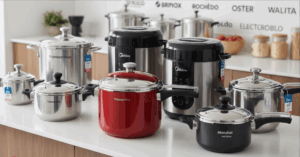 Várias panelas de pressão de diferentes marcas e materiais expostas em uma bancada de cozinha moderna, destacando variedade de modelos.